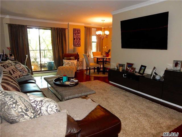 Foto del edificio - 4 Birchwood Ct