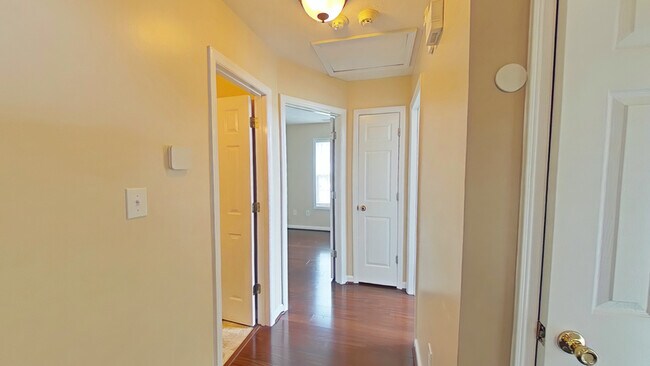 Building Photo - 2004 Ivey Commons Rd