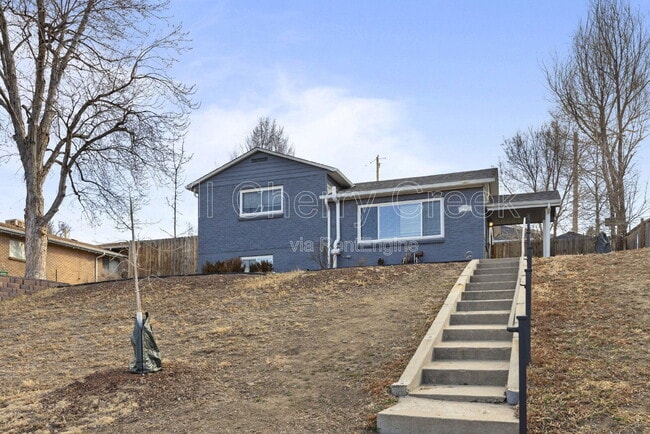 Photo - 1010 Newton St House