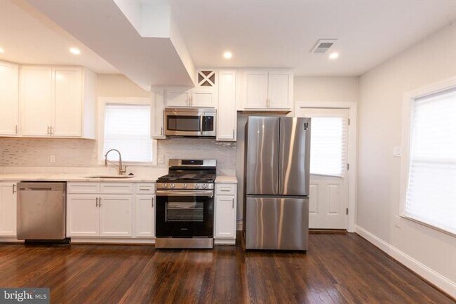 Gourmet Kitchen - 5052 Queens Stroll Plz SE