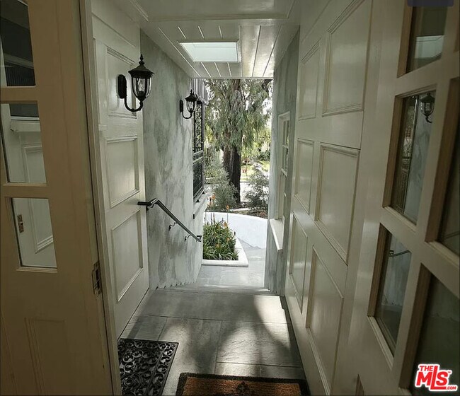 Foto del edificio - 10357 Bannockburn Dr