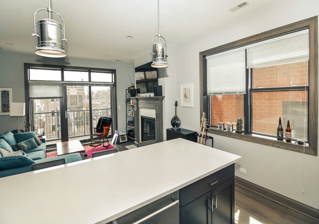 Building Photo - 4324 N Ashland Ave