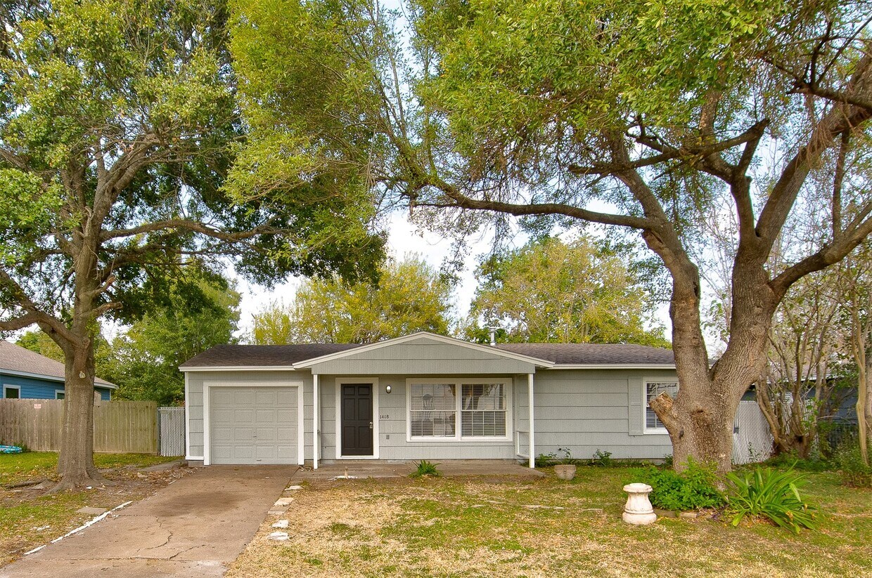 Primary Photo - 1418 13th Ave N