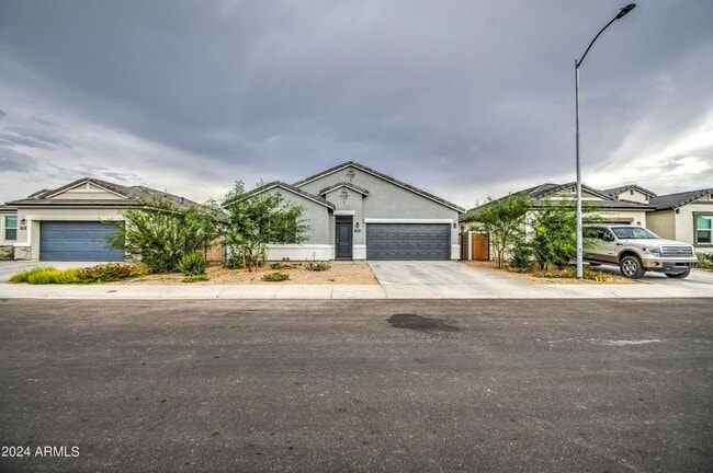 Building Photo - 1157 W Paradise Wy