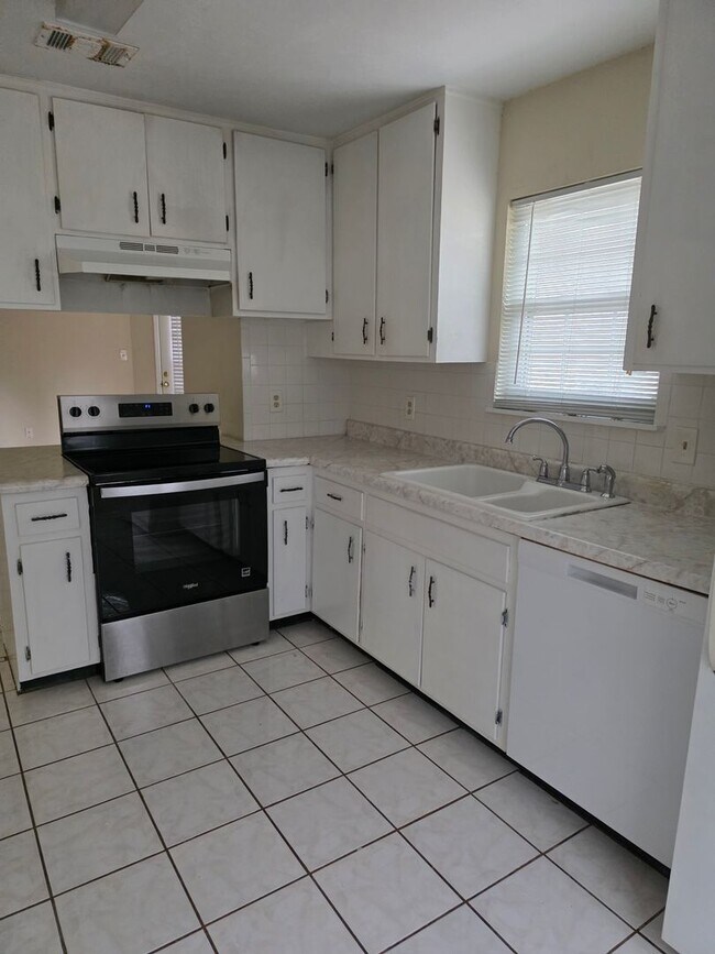 Building Photo - 3725 Sutor Ct