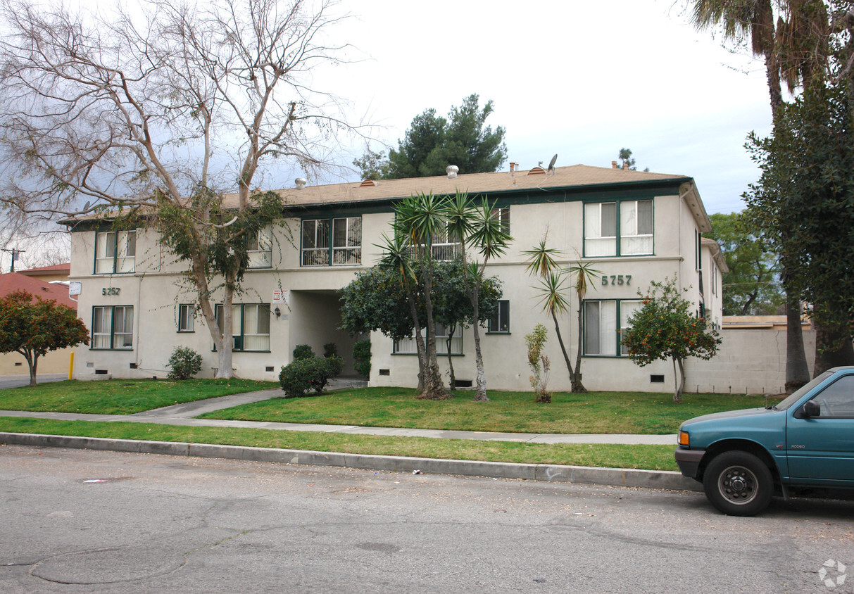 Foto del edificio - 5757 Willowcrest Ave