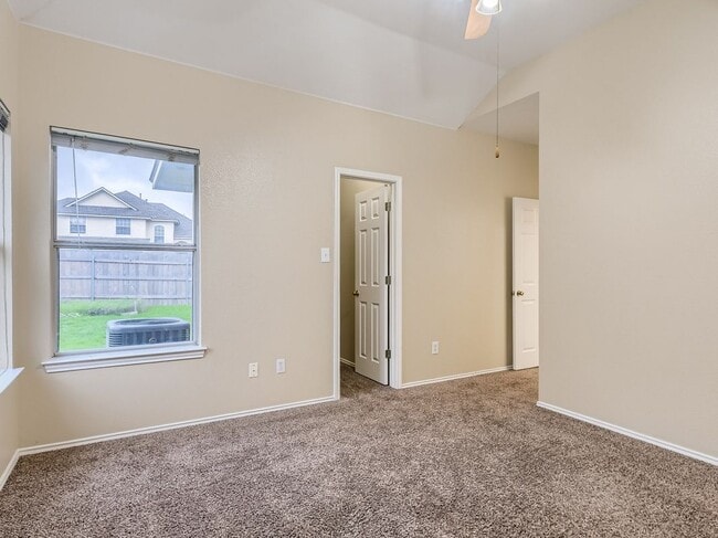 Building Photo - 2858 Southampton Way