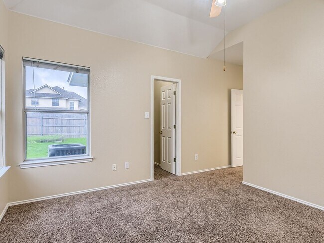 Building Photo - 2858 Southampton Way