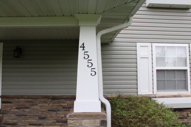 Building Photo - Gorgeous 4 Bed, 2 Bath Home in South Centr...