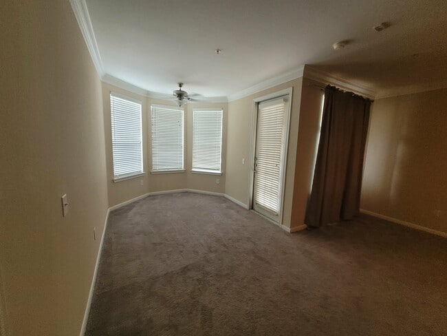 Building Photo - 7575 Kirby Dr