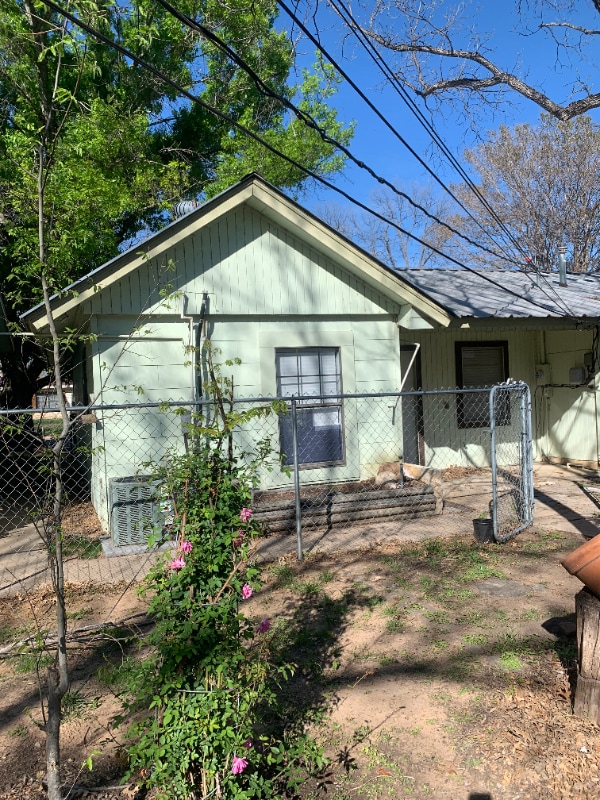 Foto del edificio - 600 Lakeshore Dr