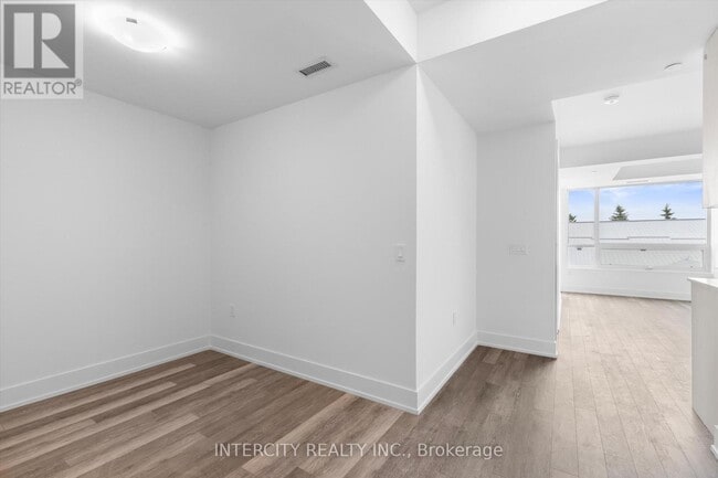 Building Photo - 2075-2075 King Rd