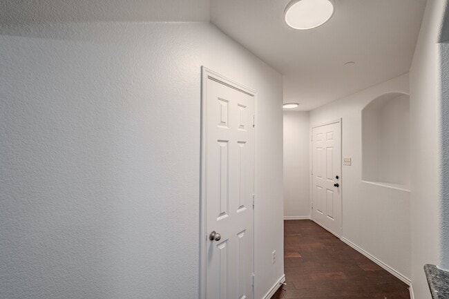 Foto del edificio - 1144 Landon Ln