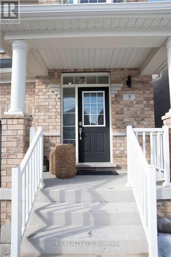 Building Photo - 5 Chesterwood Cres