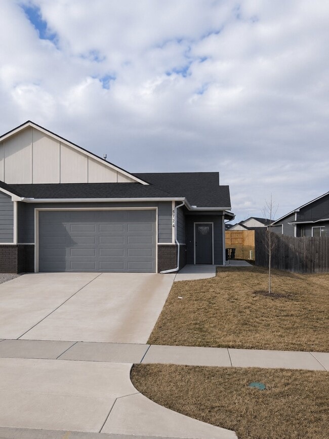 Building Photo - 5742 E Bristol Cir