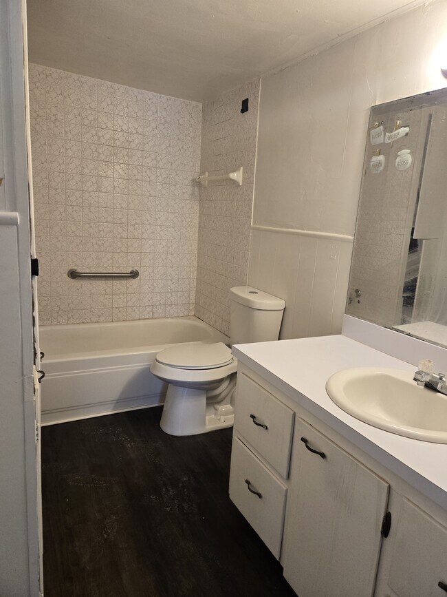 Foto del edificio - 714 N Ave C