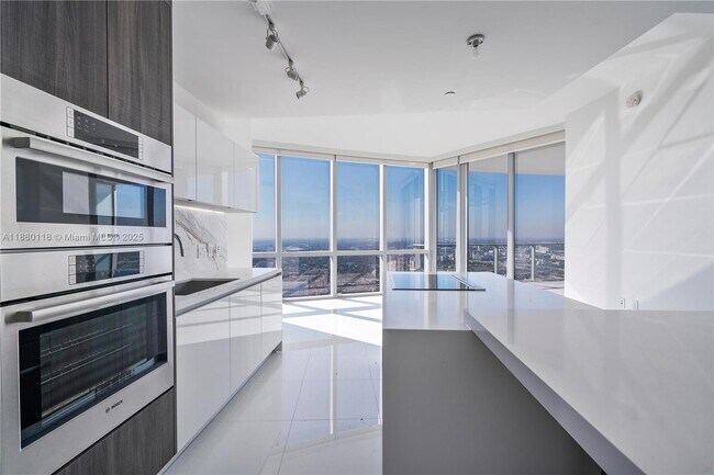 Foto del edificio - 851 NE 1st Ave