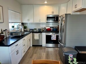 Building Photo - 526 4th St