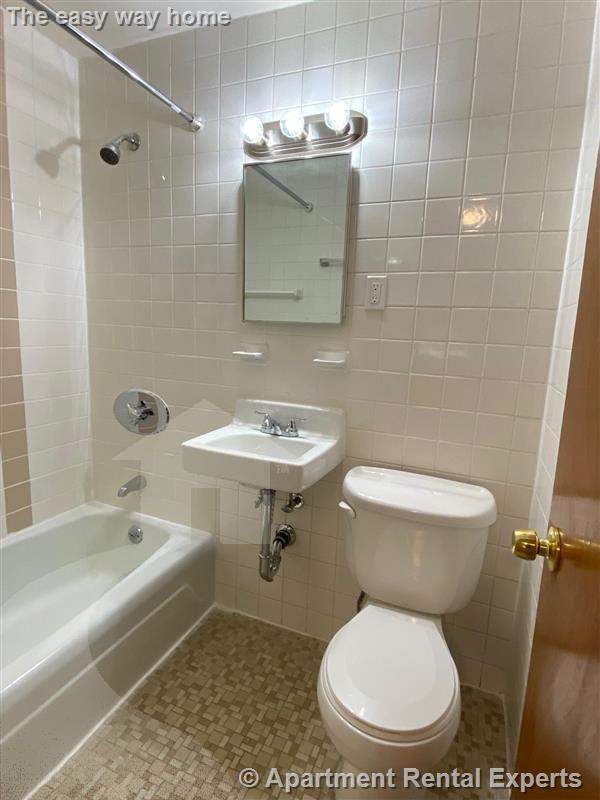Foto del edificio - 172 N Beacon St