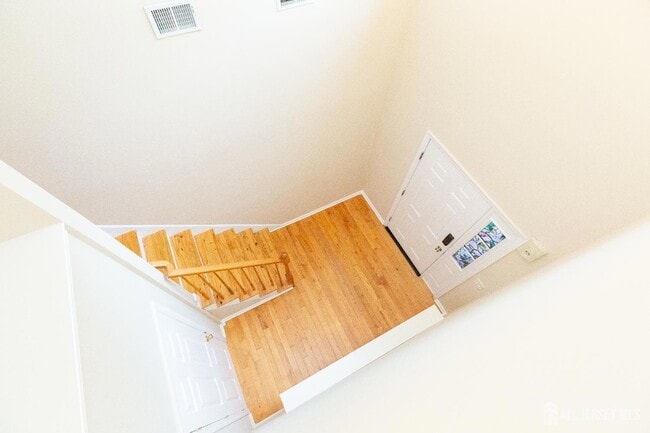 Building Photo - 127 Forest Dr