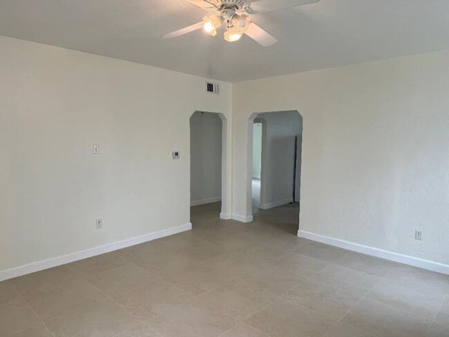 Foto del edificio - 2184 SW 9th St