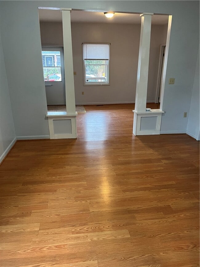 Building Photo - 722 Seneca Pl