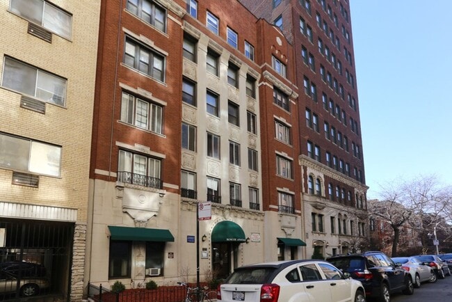 Building Photo - 533 W Roscoe St