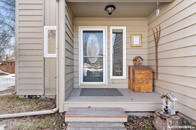 Building Photo - Spacious 3 BDR Home with BONUS ROOM, Large...