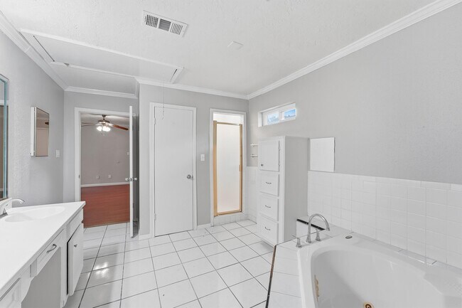 Foto del edificio - 2042 Bridge Cross Ln