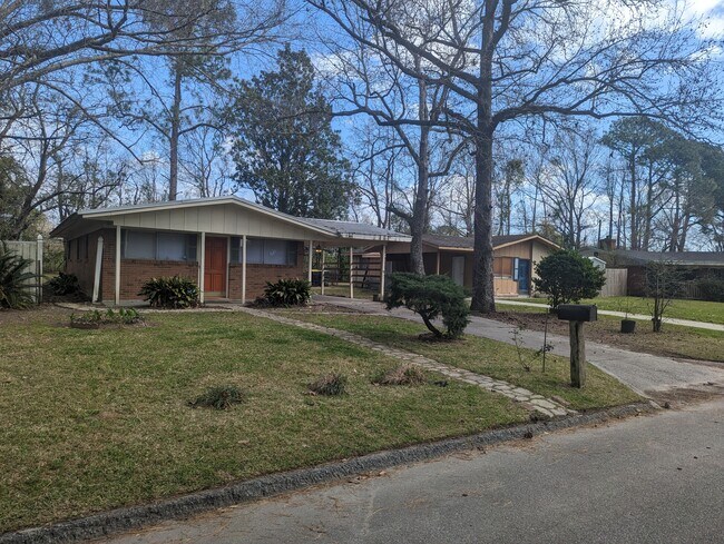 Building Photo - 1540 Eleanor St