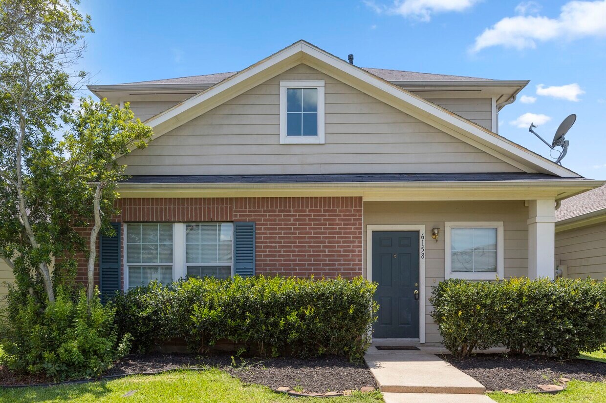Primary Photo - 6158 Settlers Lake Cir E