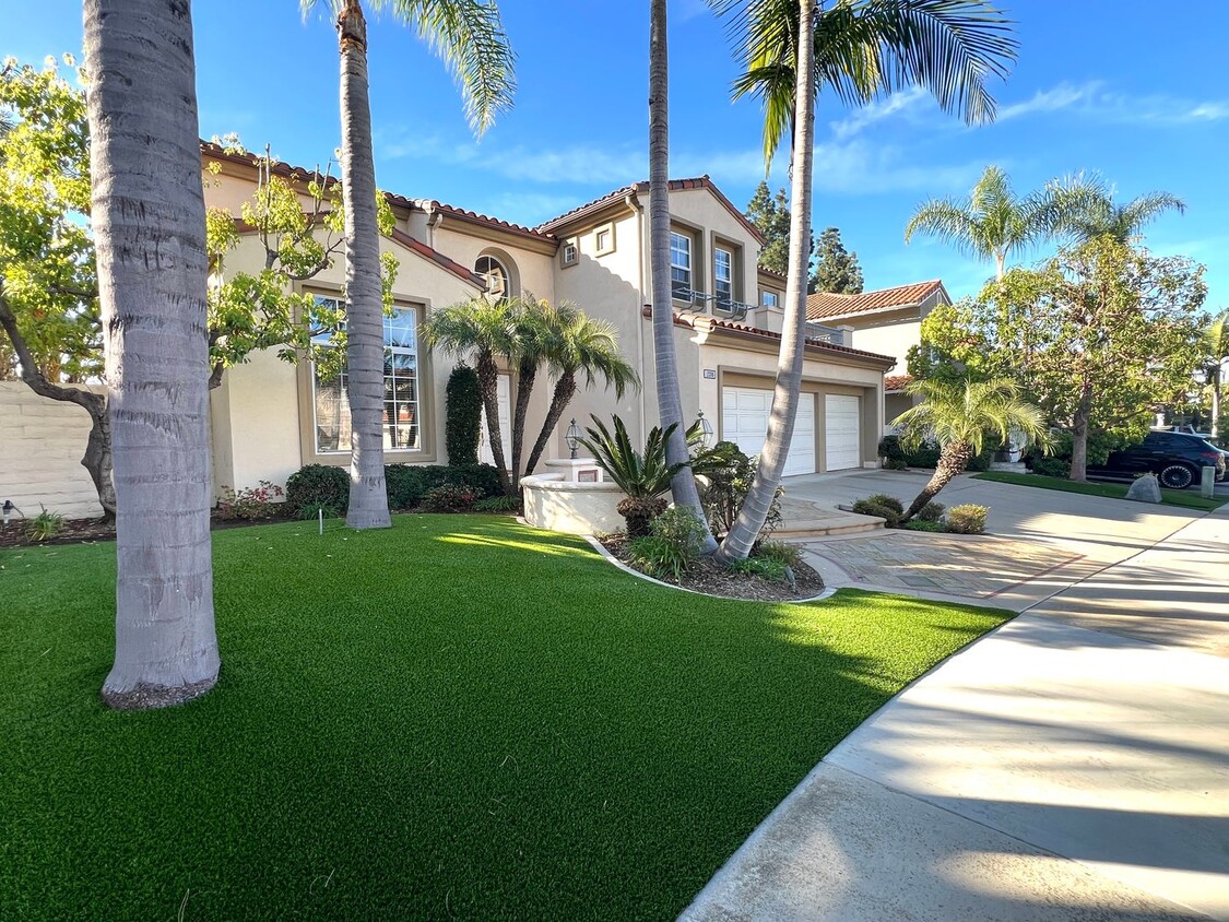 Room for Everyone: Meticulously Maintained 5-Bedroom Estate - Room for Everyone: Meticulously Maintained 5-Bedroom Estate
