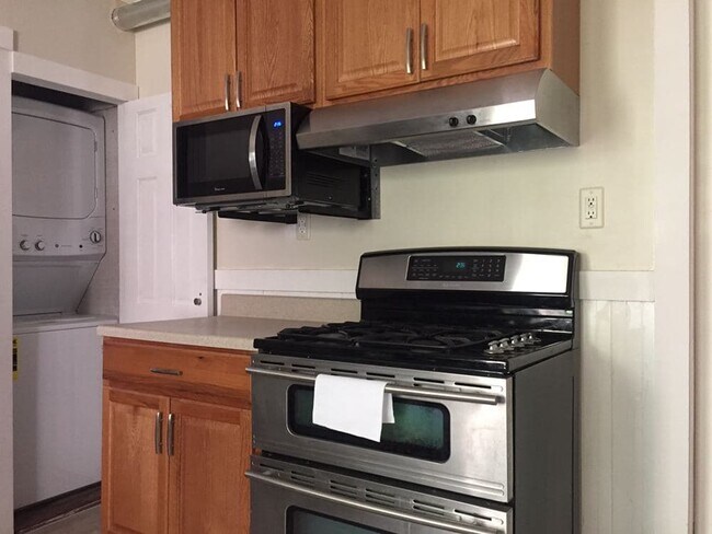 Oven, microwave & cabinet - 16 Watson Rd