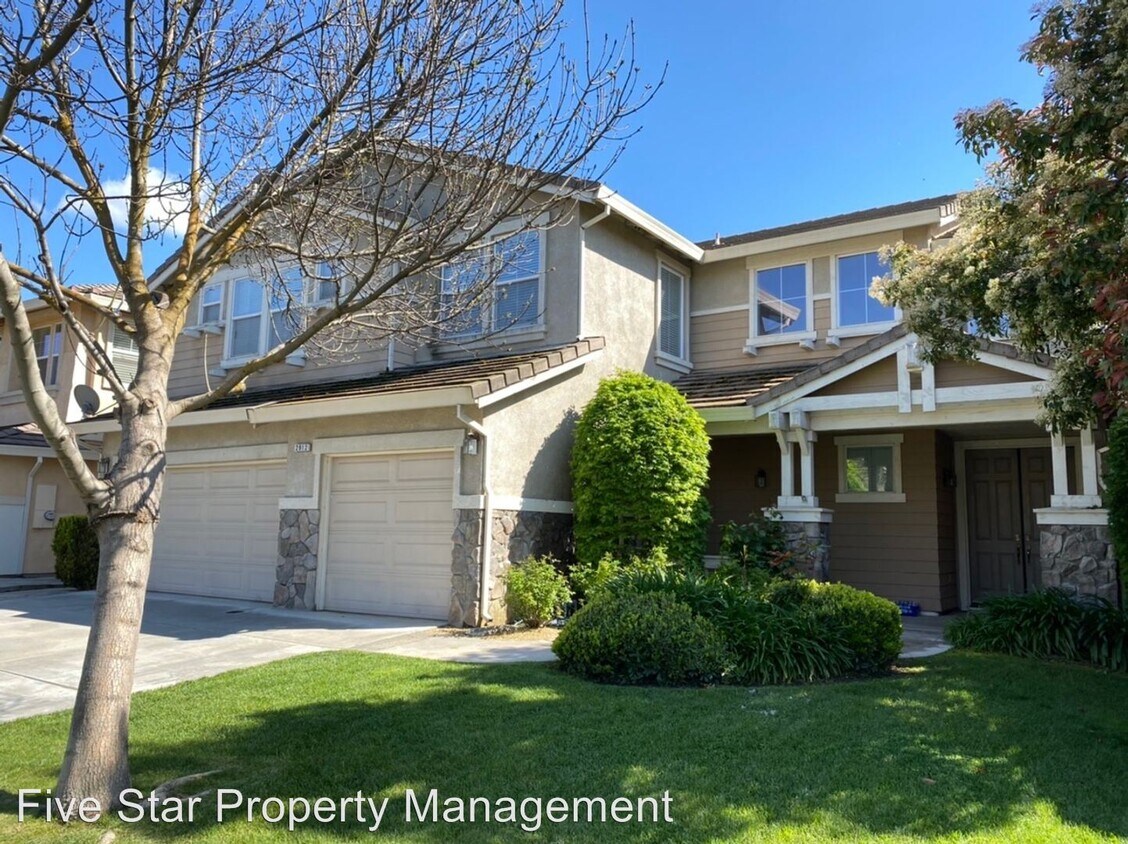 Primary Photo - 5 br, 3.5 bath House - 2912 Medinah Way