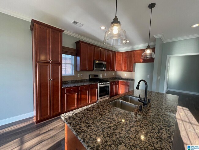 Foto del edificio - 295 Creekside Ln