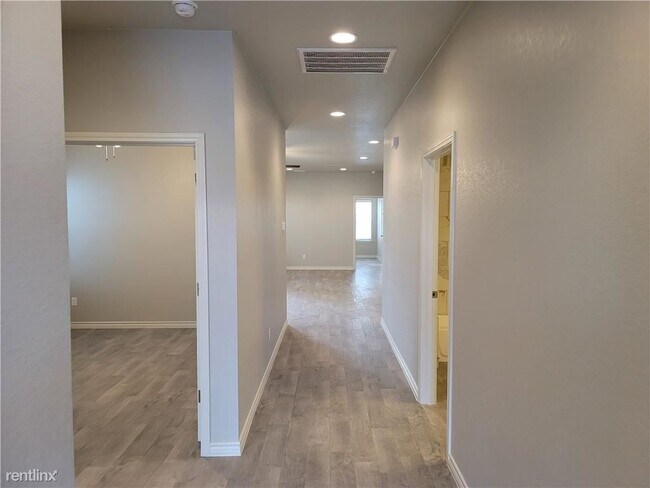 Foto del edificio - 3 br, 2 bath Duplex - 615 County Road 306 A A