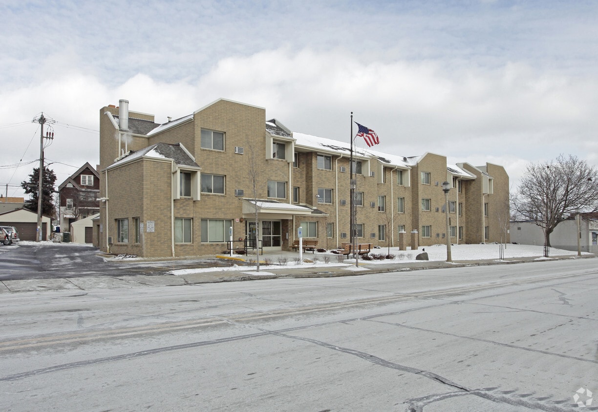 Fountains of West Allis Apartments in West Allis, WI