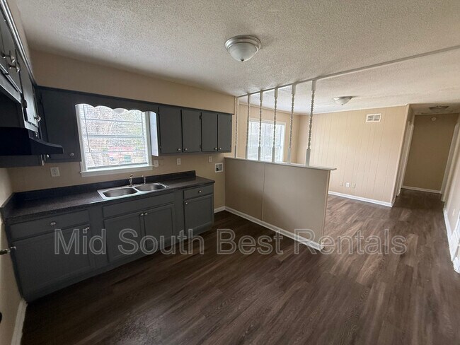 Building Photo - 4864 Bradford Dr