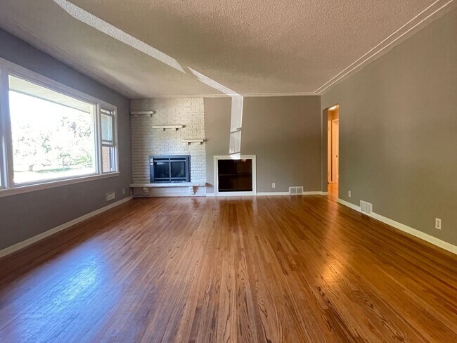 Building Photo - Edina Single Family Home, Available March/...