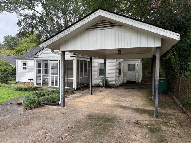 Building Photo - Normaltown Ranch on Pine Needle