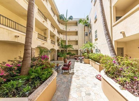 Building Photo - 4237 Longridge Avenue Unit 401