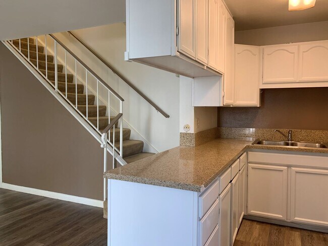 Foto del edificio - Centrally Located UTC Condo for Rent