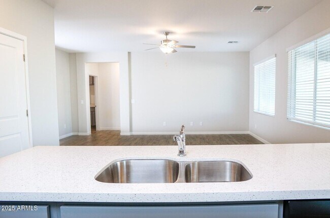 Foto del edificio - 16001 N 65th Ave