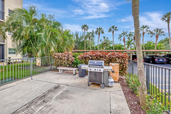 Building Photo - 2350 NE 14th Street Causeway