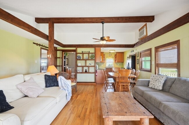 Building Photo - 4211 San Jacinto Dr