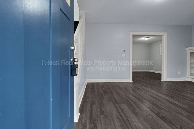 Building Photo - 914 Ellsworth Ave