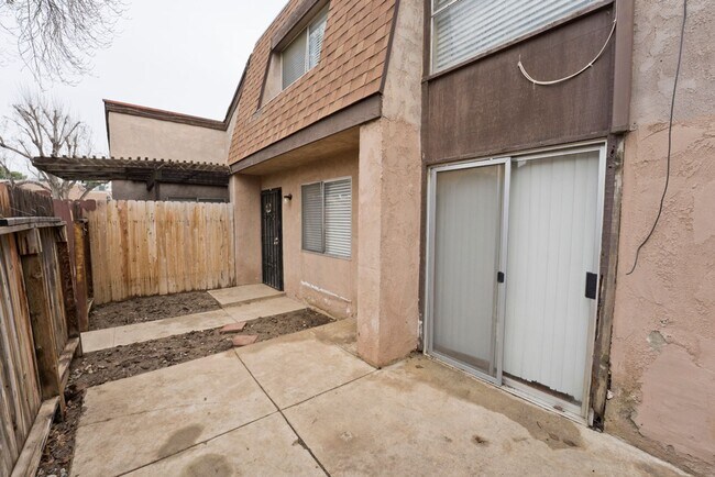 Foto del edificio - SW- condo 2bed-1 bath attached 1 car garage