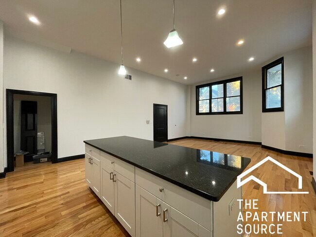 Foto del edificio - 2842 W Augusta Blvd