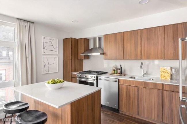 Foto del edificio - 2 br, 2 bath House - 440-440 Washington St