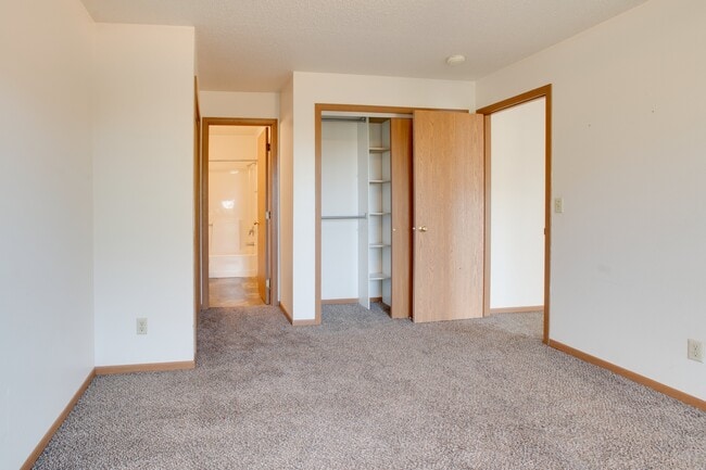 Bluemont Bedroom - Bluemont Village Apartments